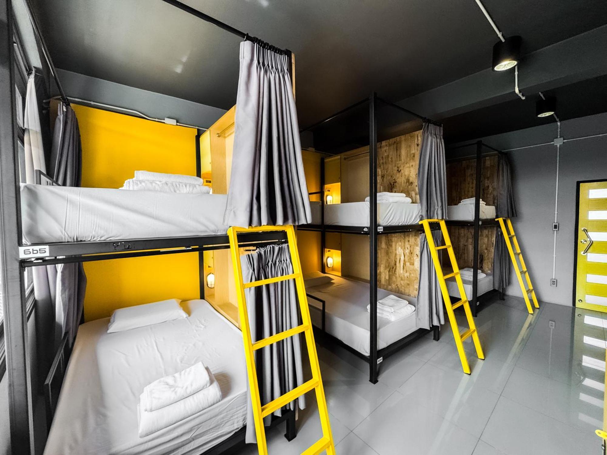 Bed in een Gemengde Slaapzaal met 6 Bedden